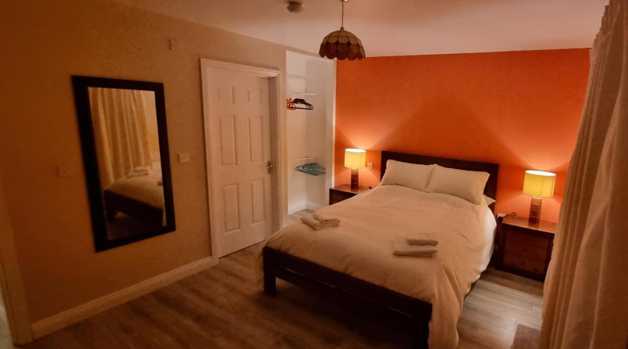Spacious Curragh 2-Bed Apartment With Own Entrance Brownstown Екстер'єр фото