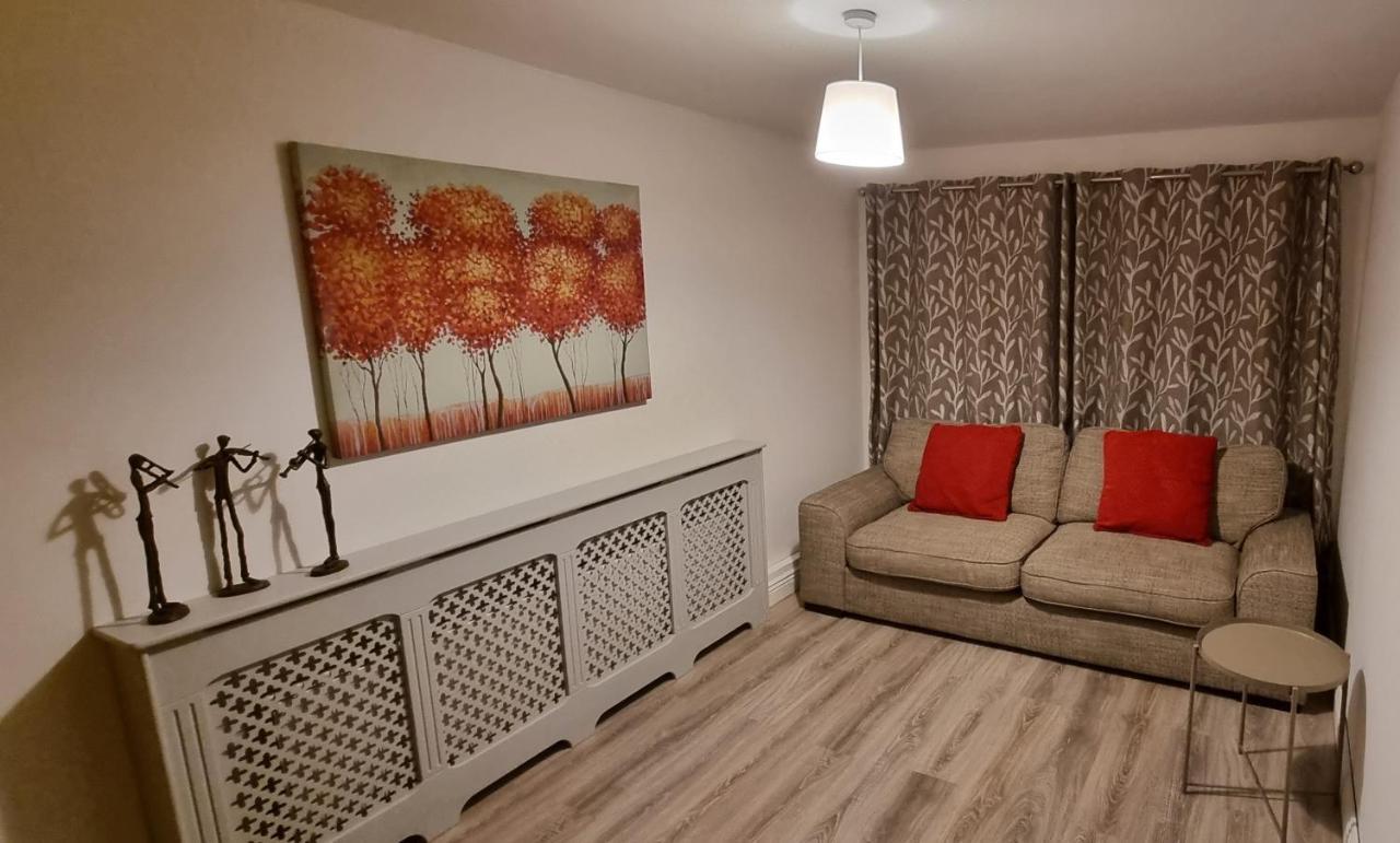 Spacious Curragh 2-Bed Apartment With Own Entrance Brownstown Екстер'єр фото