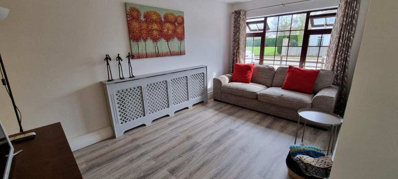Spacious Curragh 2-Bed Apartment With Own Entrance Brownstown Екстер'єр фото