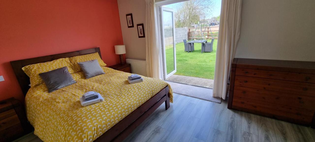 Spacious Curragh 2-Bed Apartment With Own Entrance Brownstown Екстер'єр фото
