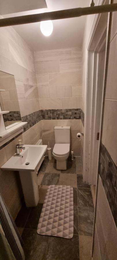 Spacious Curragh 2-Bed Apartment With Own Entrance Brownstown Екстер'єр фото