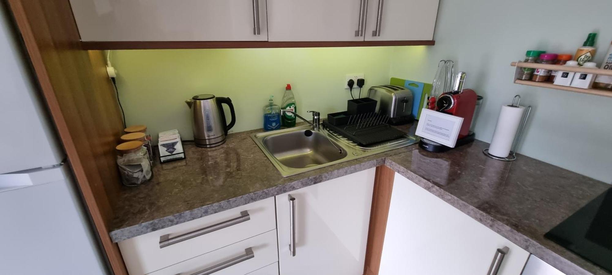 Spacious Curragh 2-Bed Apartment With Own Entrance Brownstown Екстер'єр фото