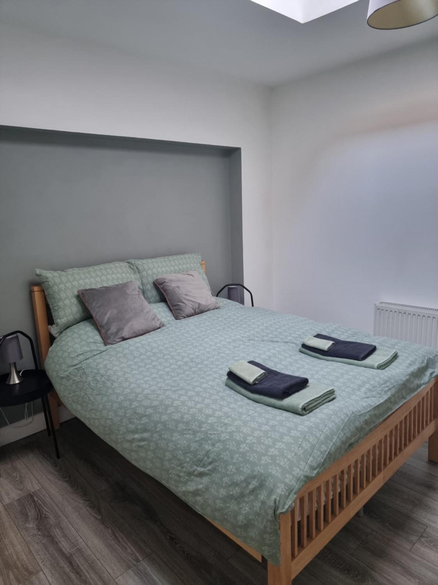 Spacious Curragh 2-Bed Apartment With Own Entrance Brownstown Екстер'єр фото