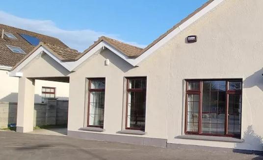 Spacious Curragh 2-Bed Apartment With Own Entrance Brownstown Екстер'єр фото