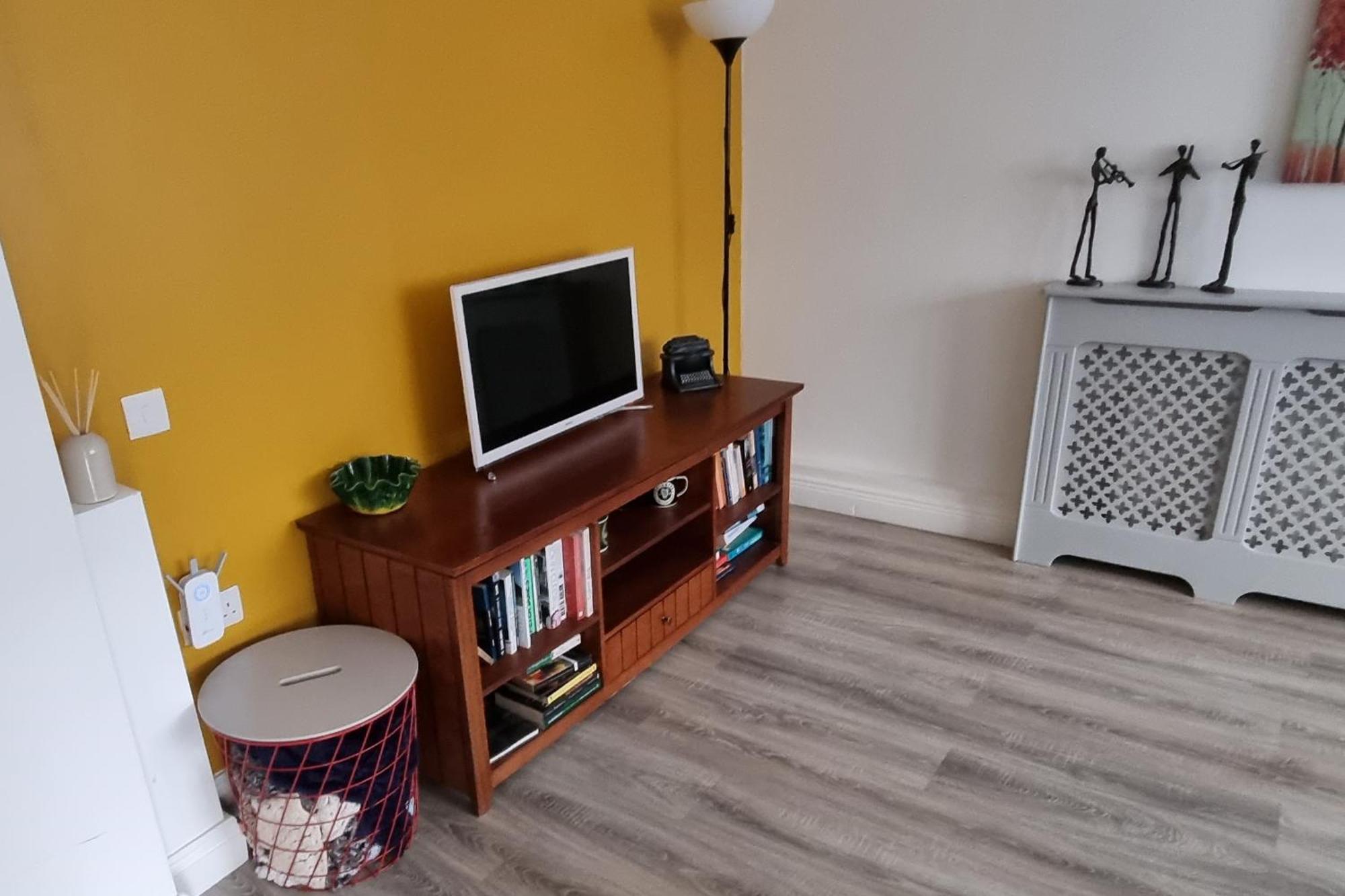 Spacious Curragh 2-Bed Apartment With Own Entrance Brownstown Екстер'єр фото